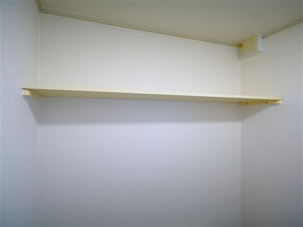 居室(トイレ収納棚)