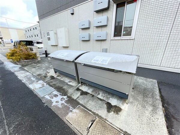 外観(敷地内ごみ置き場)