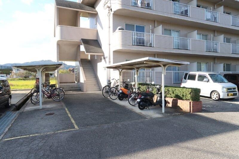 物件外観写真2　(駐輪場)