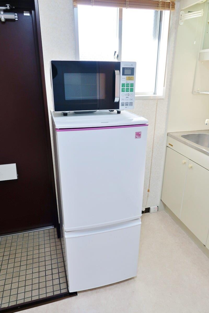 物件内観写真14　(備え付け冷蔵庫・電子レンジ)