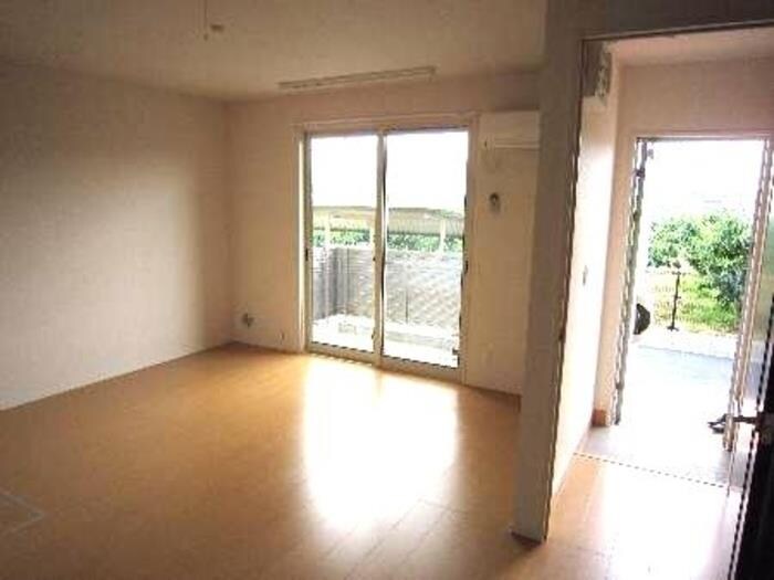 物件内観写真5　(リビング)