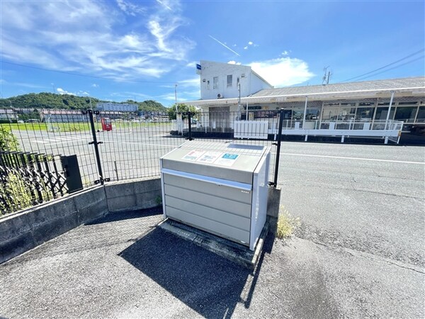 外観(敷地内ゴミステーション)