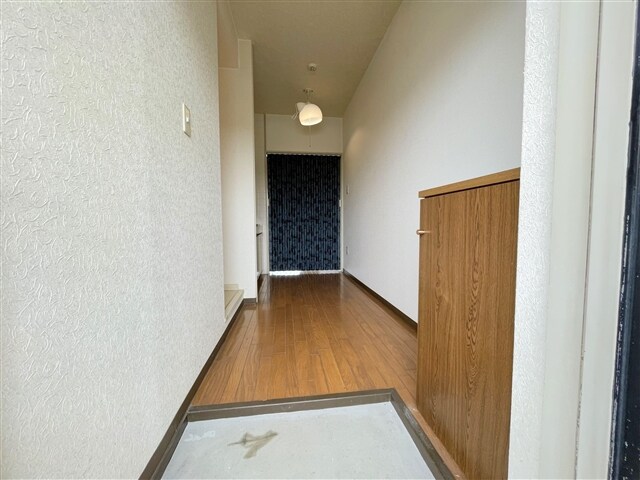 物件内観写真4　(玄関)