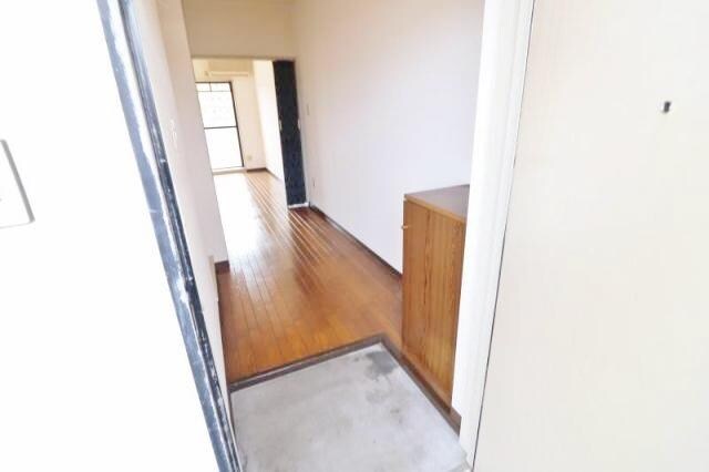 物件内観写真4　(玄関)