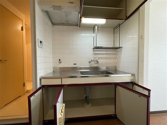 物件内観写真8　(キッチン収納)