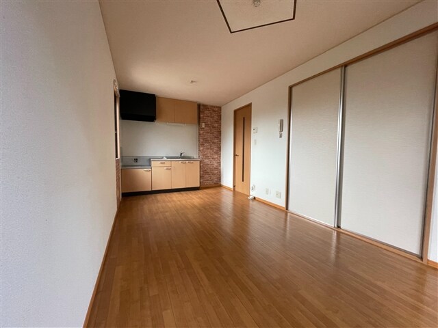 物件内観写真6　(リビングスペース)