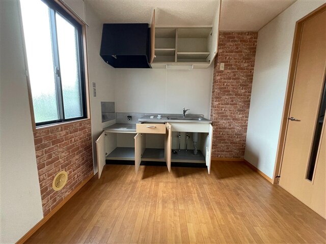 物件内観写真8　(キッチン収納)