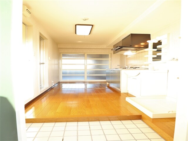 物件内観写真4　(玄関)