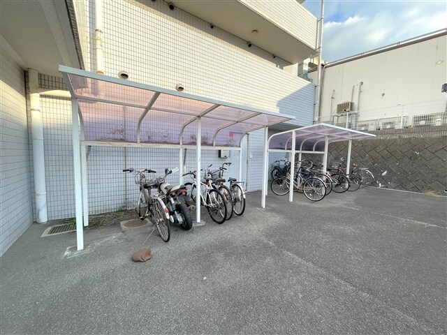 物件外観写真3　(駐輪場)