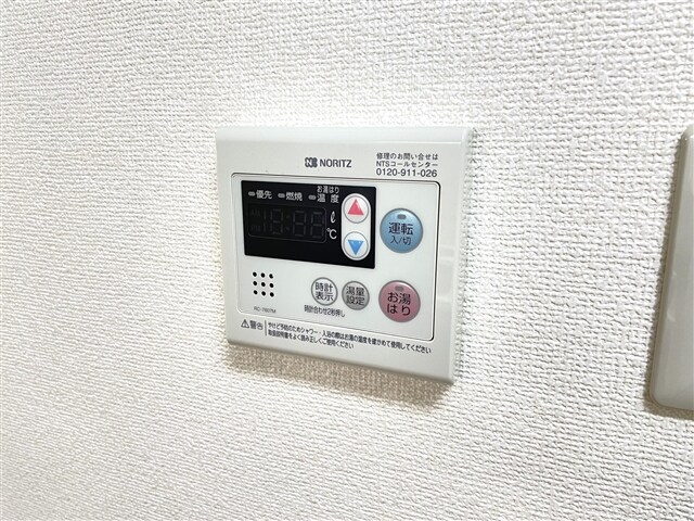 物件内観写真19　(給湯パネル)