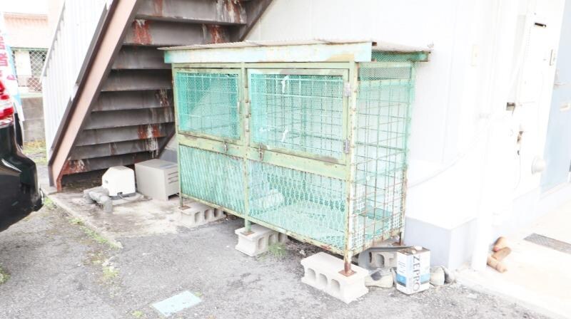 物件外観写真2　(敷地内ゴミステーション)