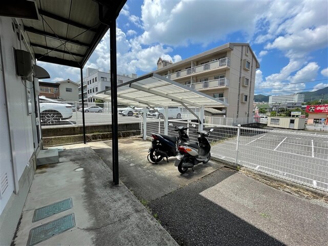 物件外観写真2　(駐輪場)