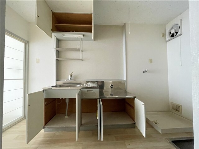 物件内観写真10　(キッチン収納)