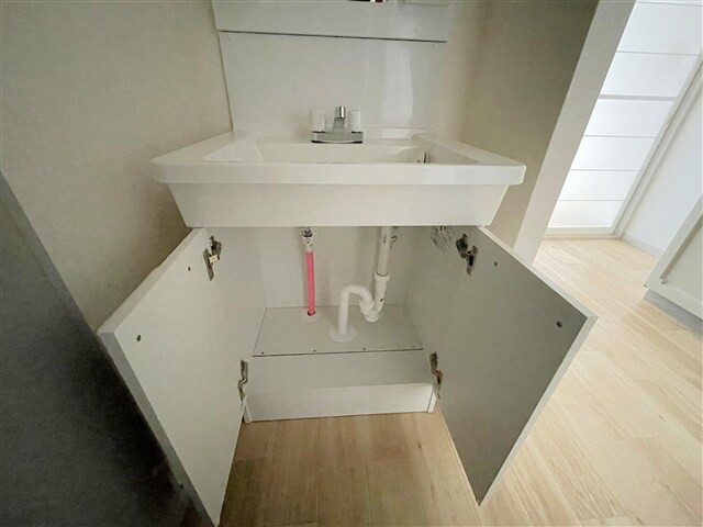 物件内観写真15　(洗面台収納)