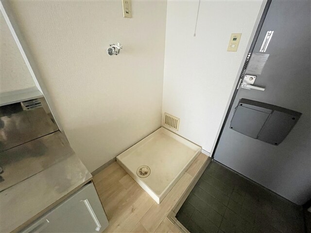 物件内観写真16　(洗濯機置場)