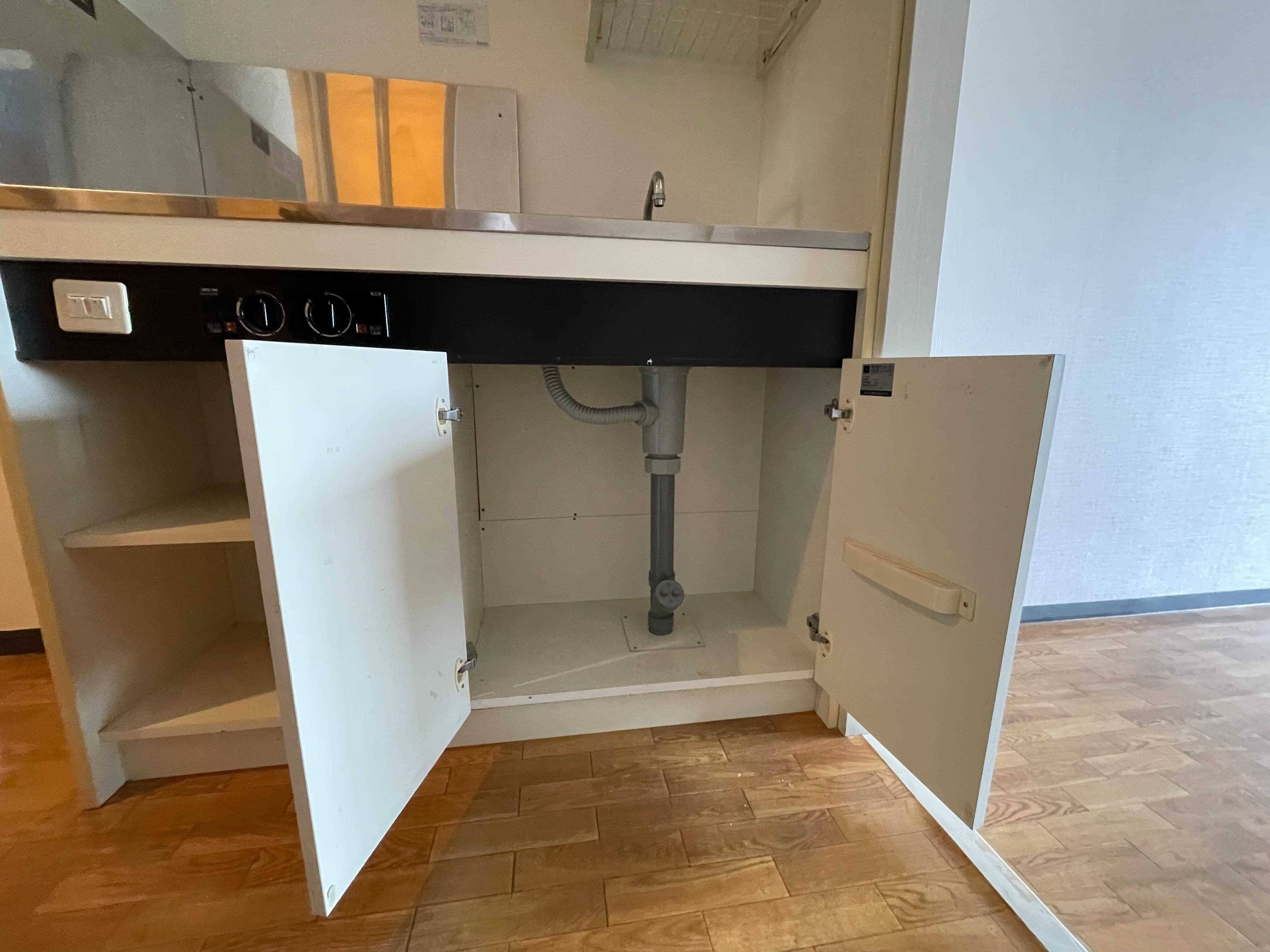 物件内観写真9　(キッチン下収納)