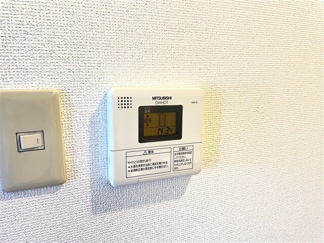 物件内観写真19　(給湯パネル)