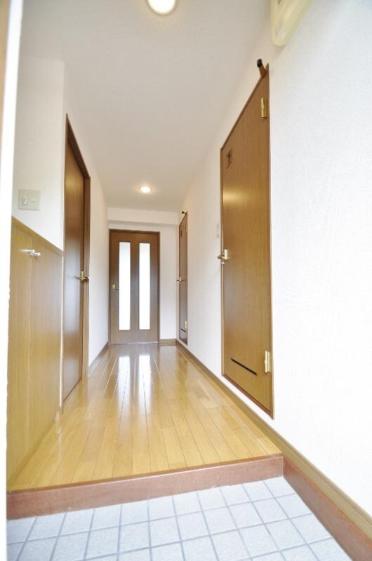 物件内観写真4　(玄関)