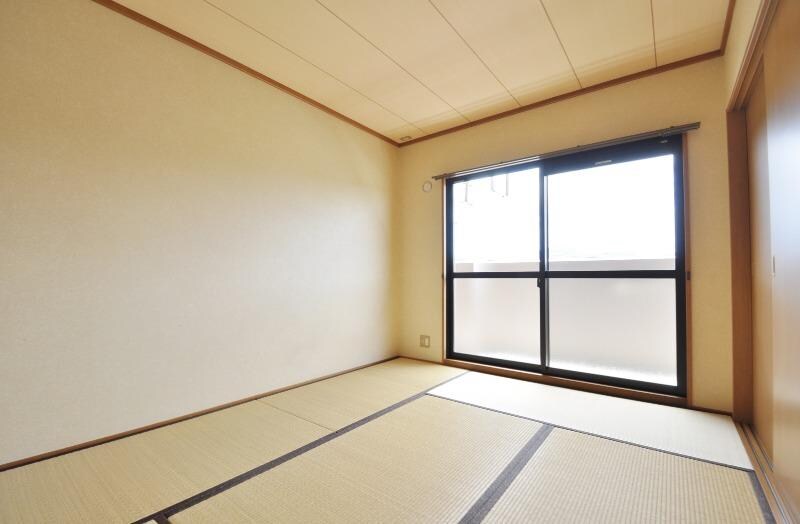 物件内観写真11　(洋室にリフォーム)