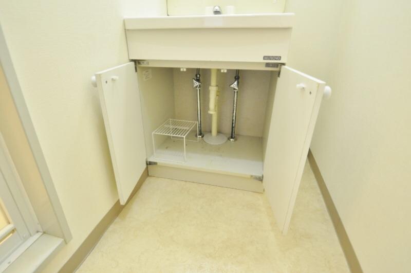 物件内観写真14　(洗面台収納)