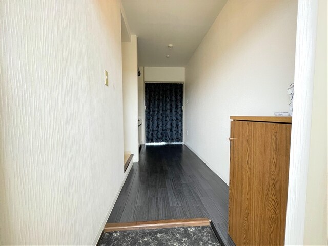 物件内観写真4　(玄関)