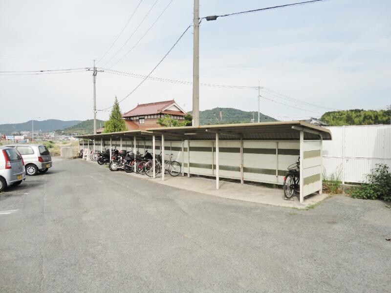 物件外観写真3　(駐輪場)