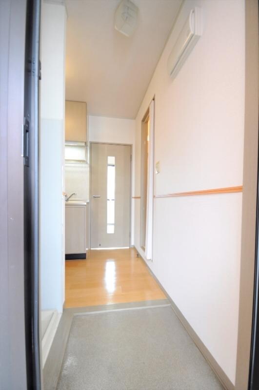 物件内観写真4　(玄関)