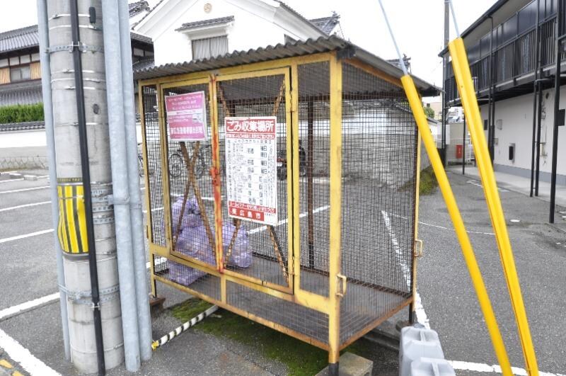 物件外観写真3　(ごみステーション)