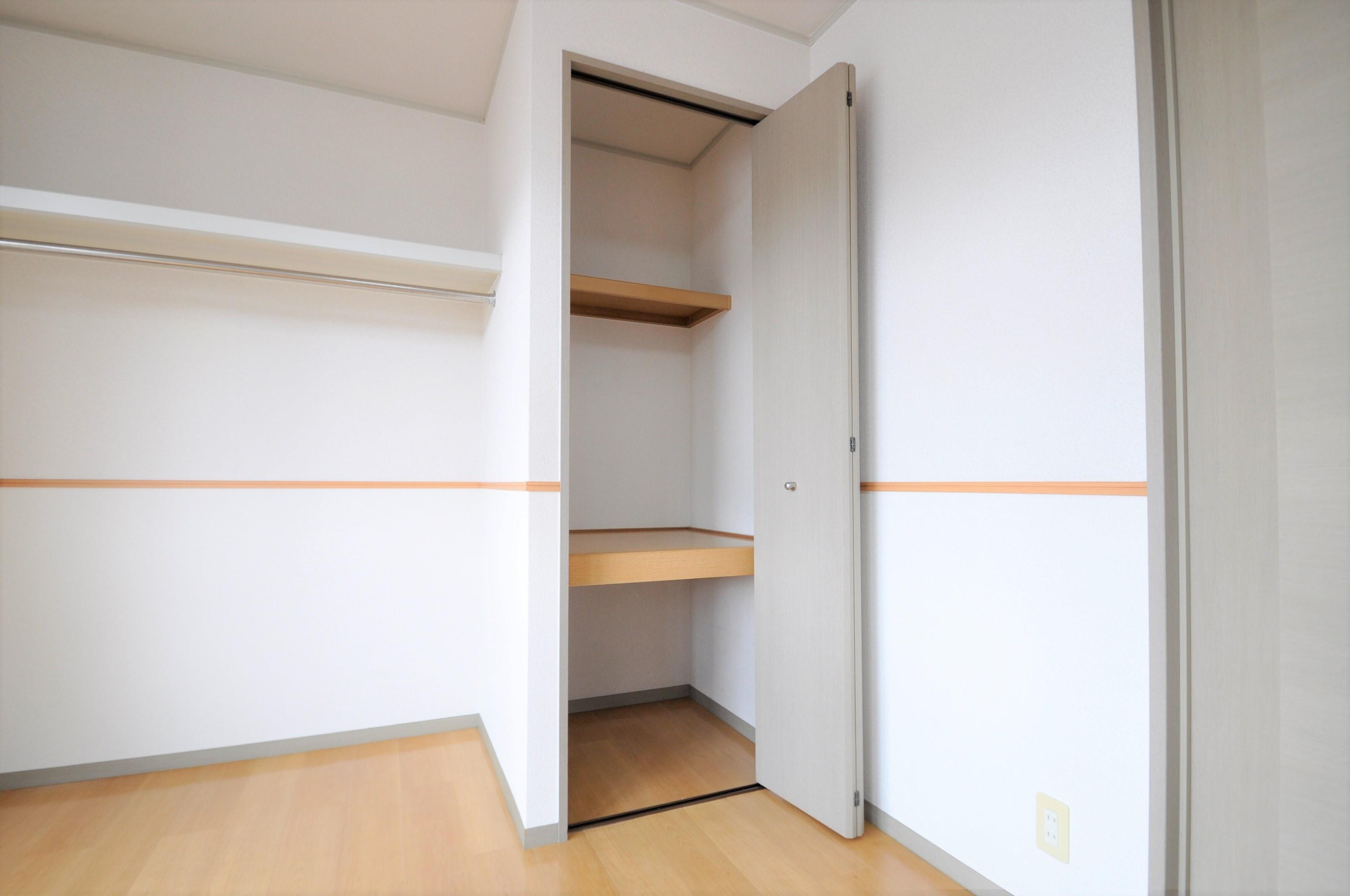 物件内観写真12　(居室収納)