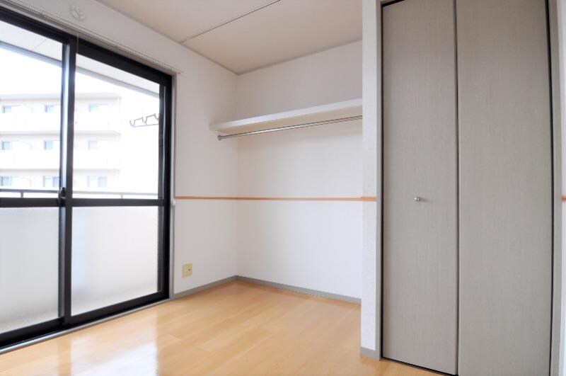 物件内観写真13　(居室収納)