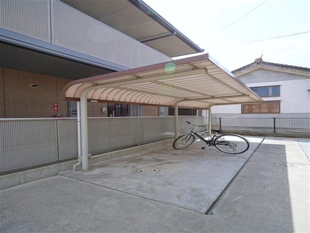 物件外観写真2　(駐輪場)