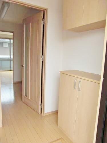 物件内観写真5　(玄関)