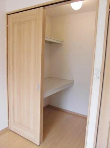 物件内観写真12　(ウォークインクローゼット)