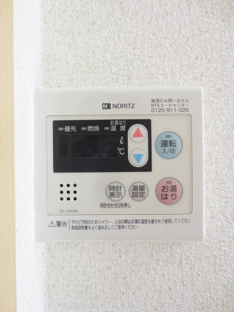 物件内観写真17　(給湯パネル)