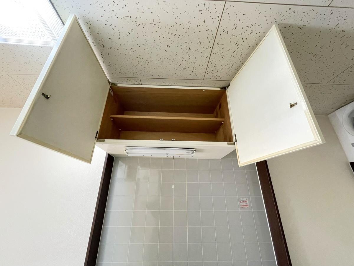 物件内観写真9　(シンク上収納)