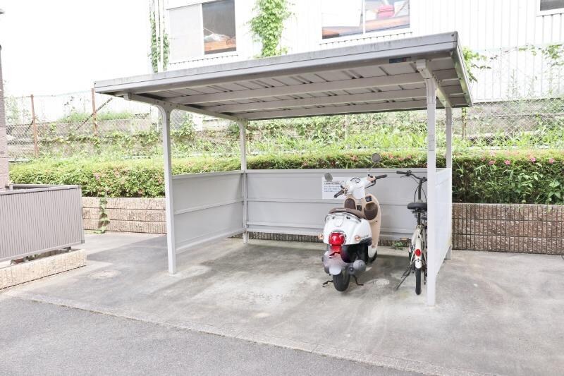 物件外観写真2　(駐輪場)