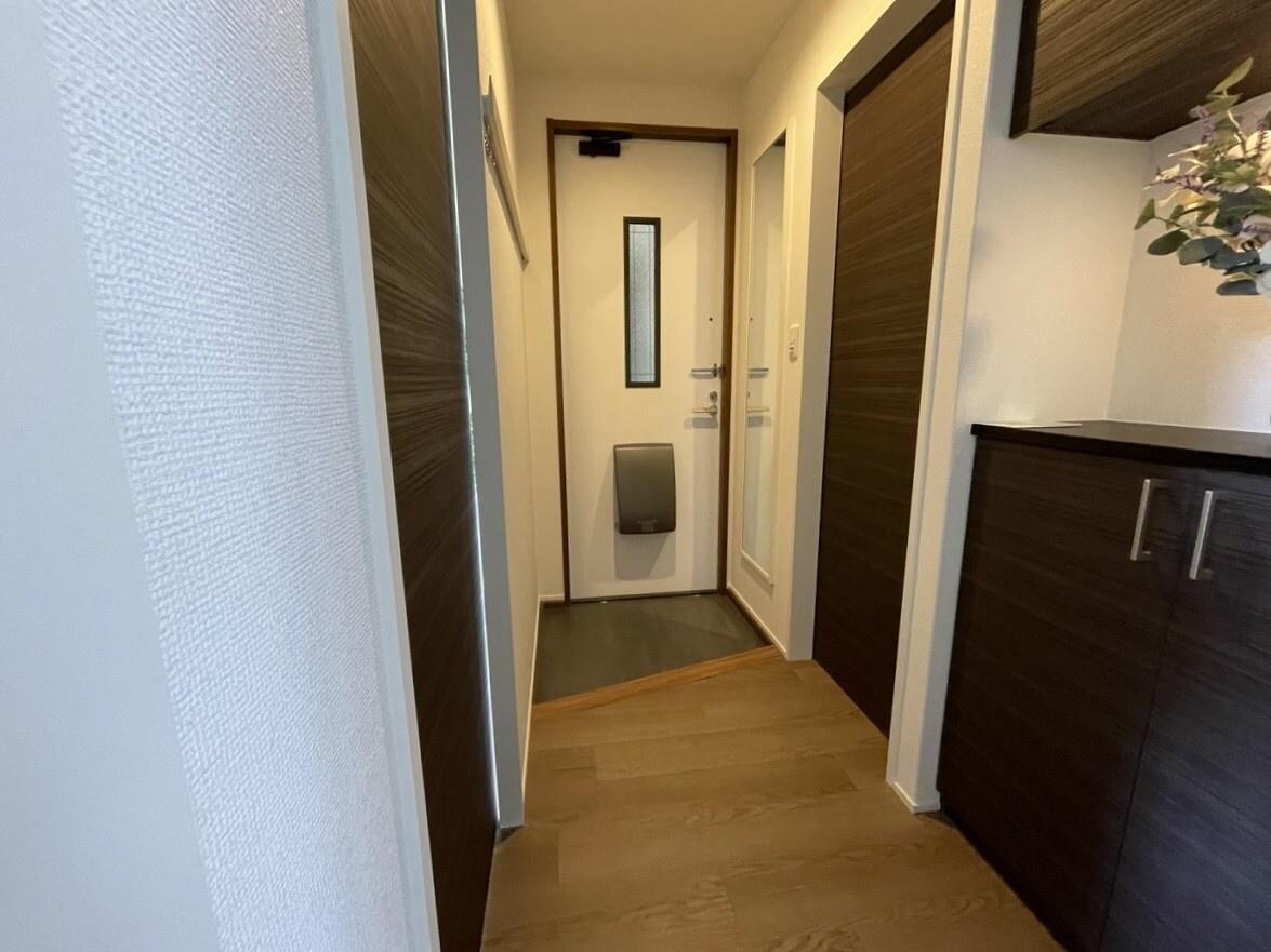 物件内観写真6　(玄関)