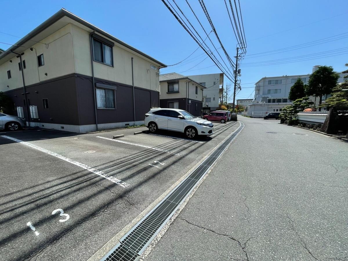 物件外観写真4　(駐車場)