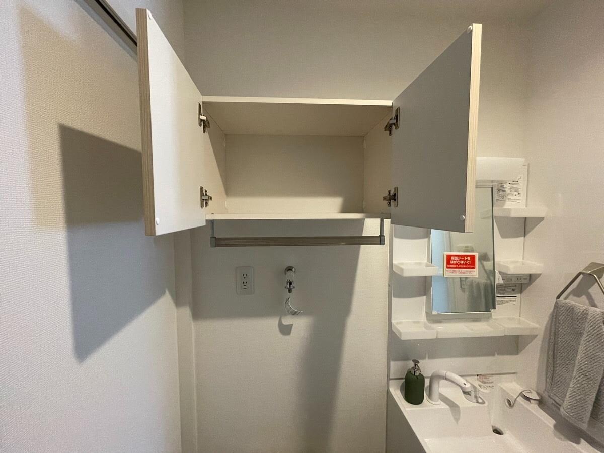 物件内観写真18　(洗面室収納)