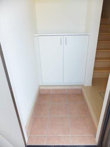 物件内観写真2　(玄関)