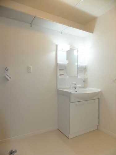 物件内観写真10　(洗面台＆室内洗濯機置場)