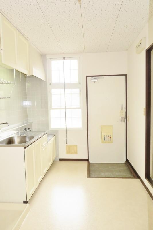 物件内観写真4　(キッチンスペース)
