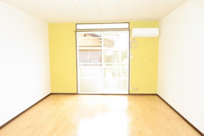 物件内観写真8　(居室１０帖)