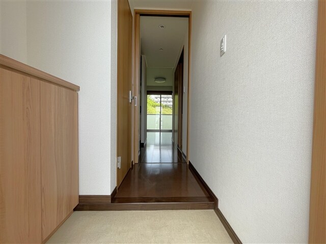 物件内観写真5　(玄関)