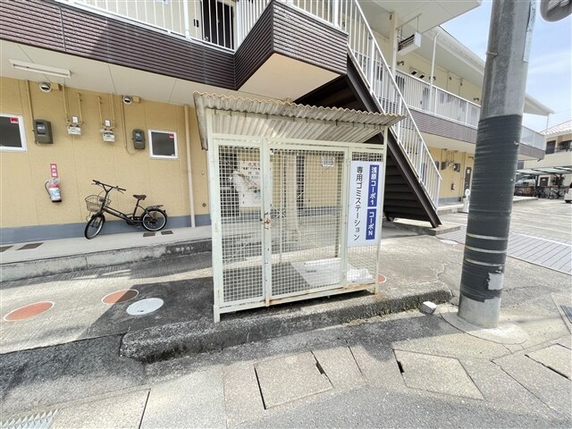 物件外観写真3　(ごみステーション)