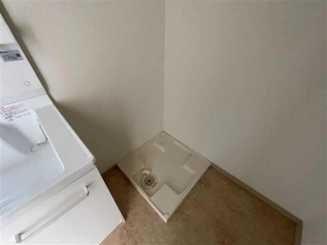 物件内観写真16　(洗濯機置場)