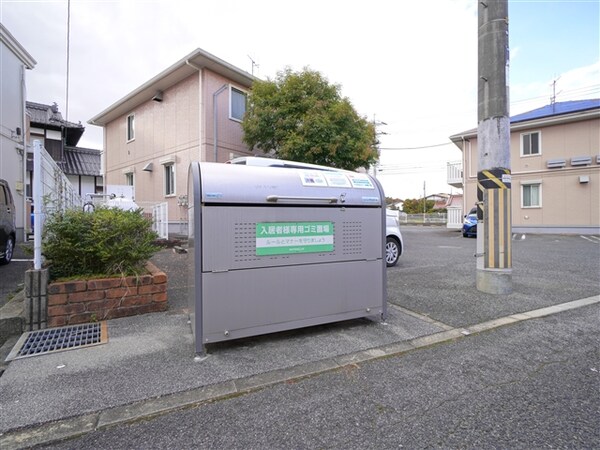 外観(敷地内ゴミステーション)