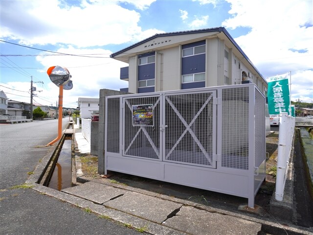 物件外観写真4　(敷地内ゴミステーション)