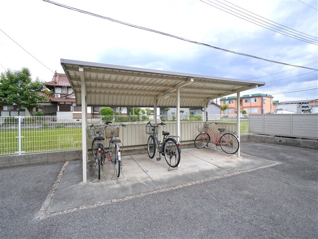 物件外観写真2　(駐輪場)