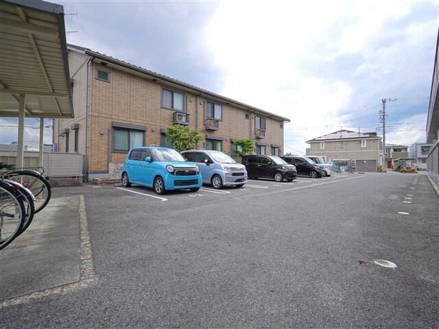 物件外観写真4　(駐車場)